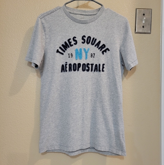 Aeropostale Men Times Square Logo Gray Short Sleeve T-Shirt size Small - Picture 1 of 7